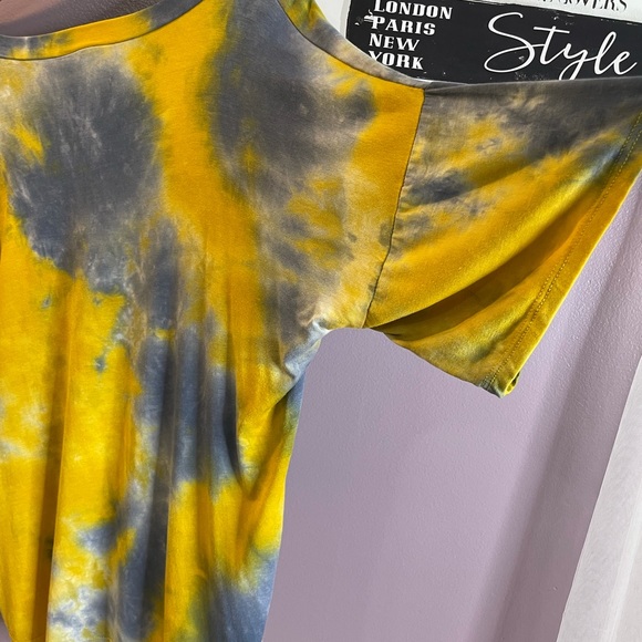 New Tie Dye Short Set with Matching Mask - Picture 4 of 14